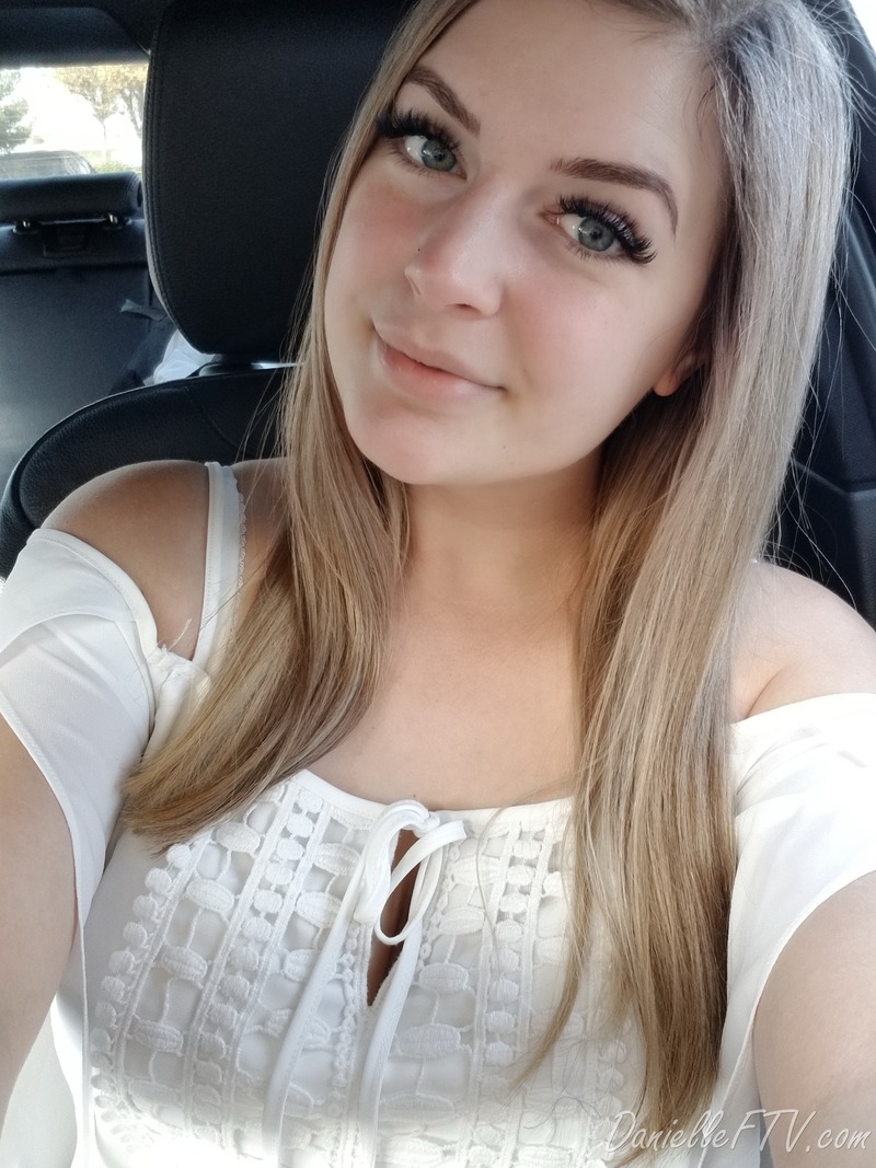 Busty Danielle's Porn Pics-08