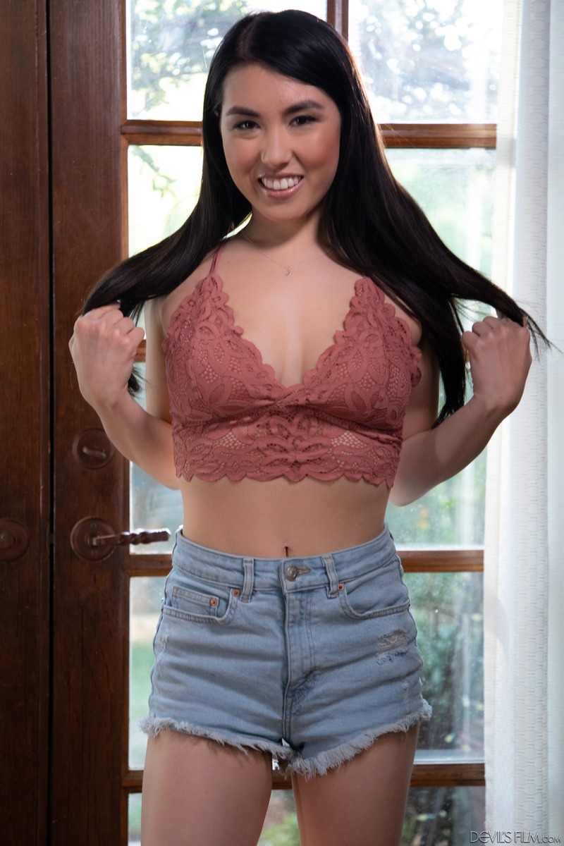 Mina Moon In Hot Threesome Action-00