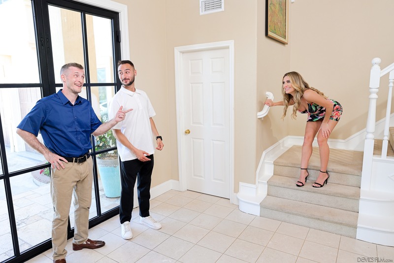 Busty Ella Reese Seducing Her Neighbour-01