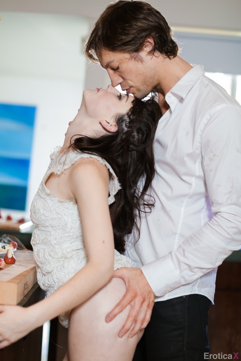 Jenna Reid Gets Horny-03