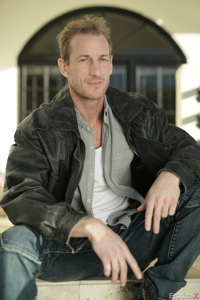 Arielle Faye Having Sex-02