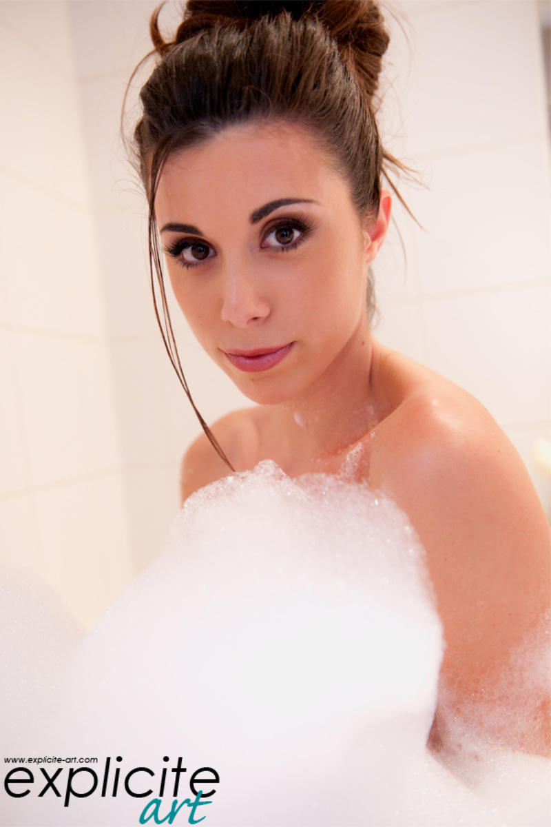 Busty naked babe takes a foam bath-01