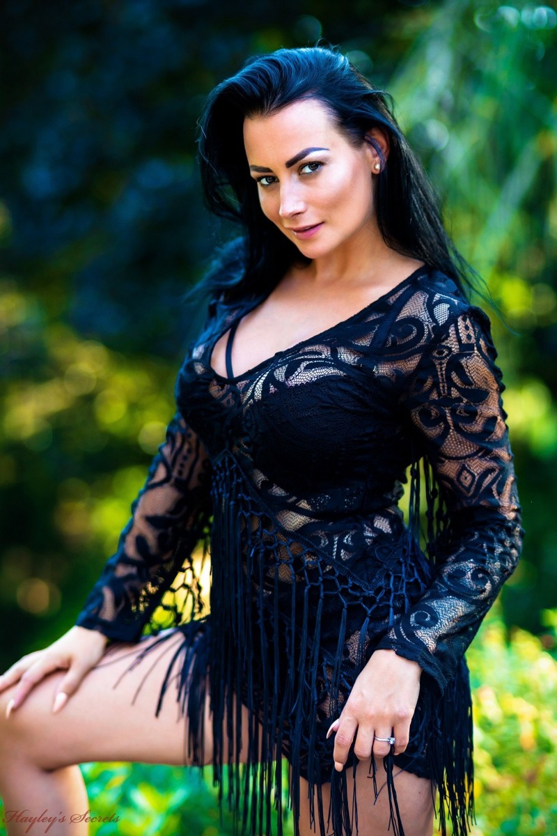 Busty Babe Kelli Smith-01