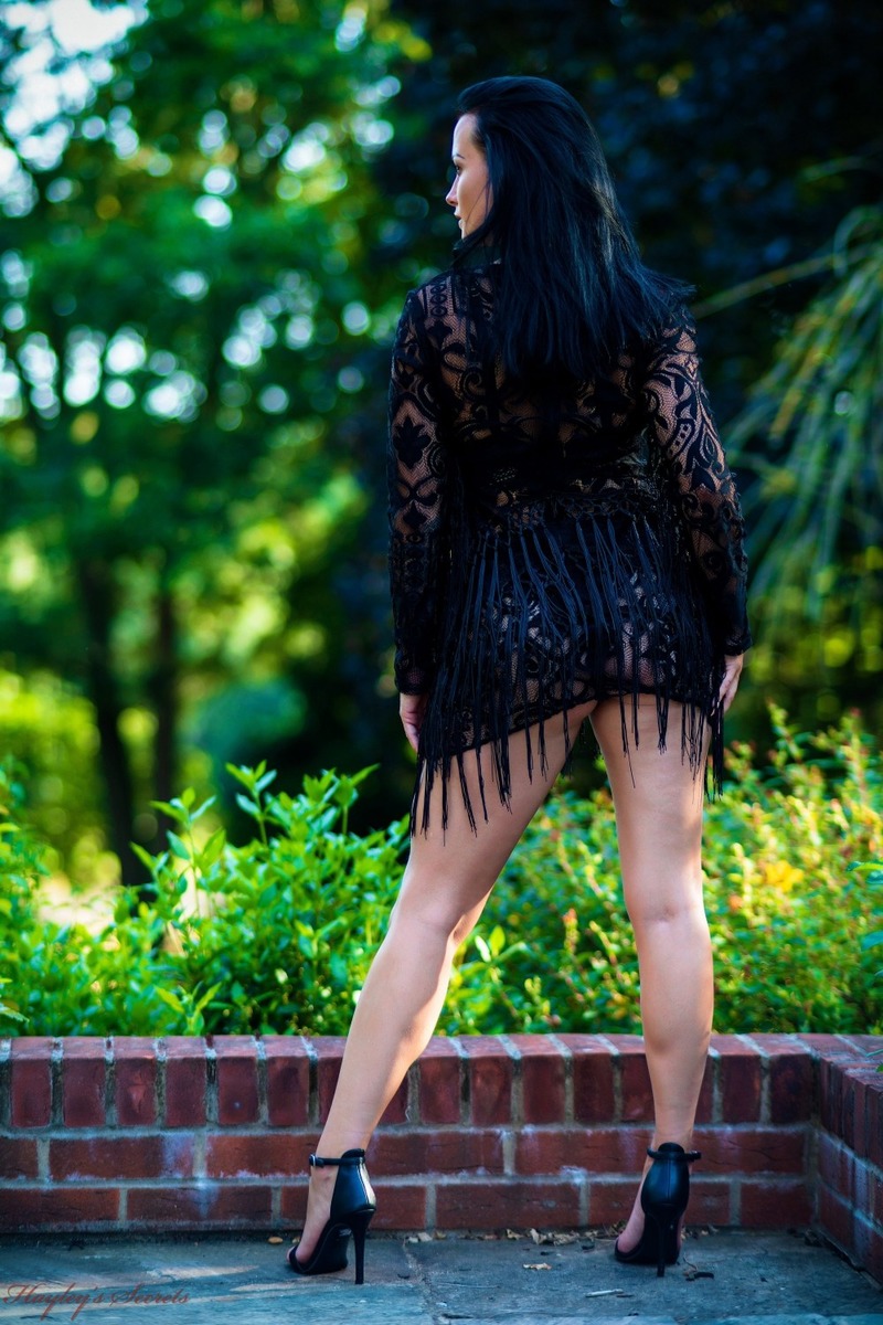 Busty Babe Kelli Smith-02