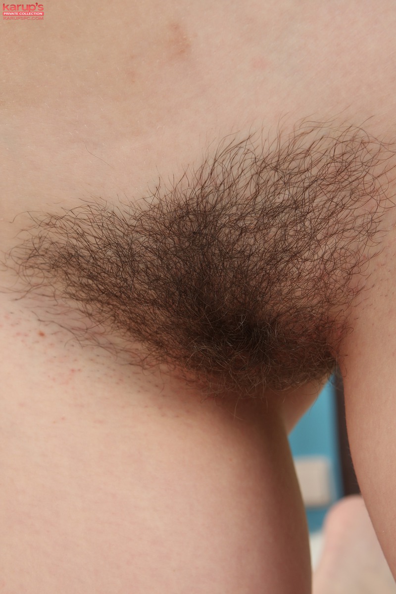 Tyna Playing With Her Hairy Twat-08
