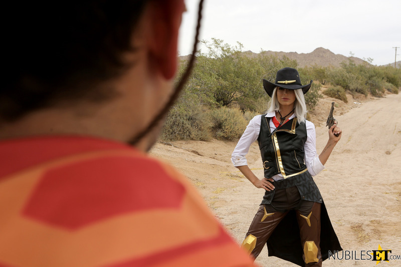 Wild Cowgirl Emma Hix-09