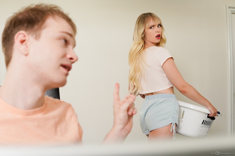 Lilly Bell Gives A Quick Blowjob-07