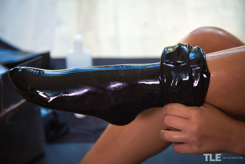 Helena Moeller In Sexy Latex-07