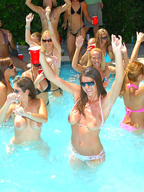 This sexy pool party gets even hotter when they start eatin box at the pool