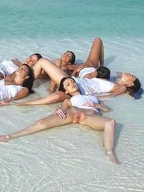 Six super models sunbathe naked at the beach