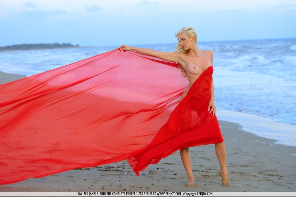Blonde posing nude in sunset-01