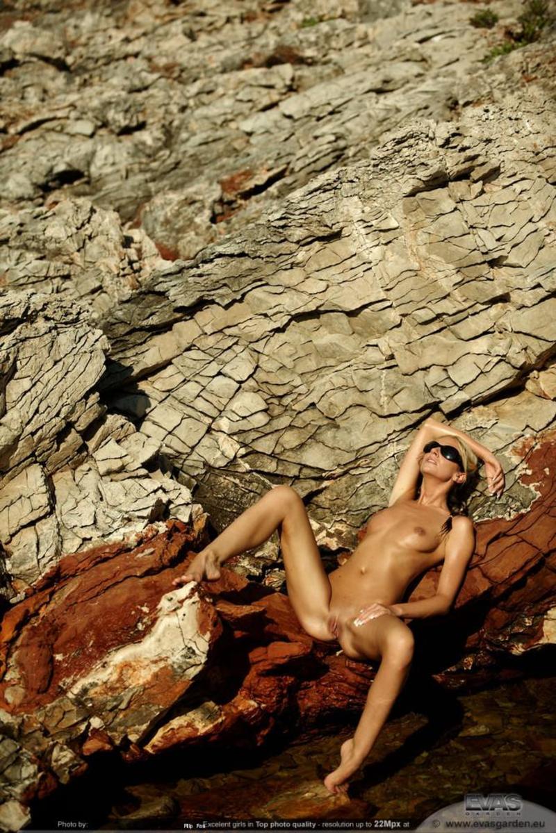 Naked cutie posing on the rocks-03