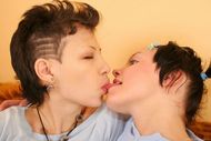 strap on lesbian party-01